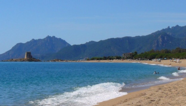 a picture of bari sardo beach