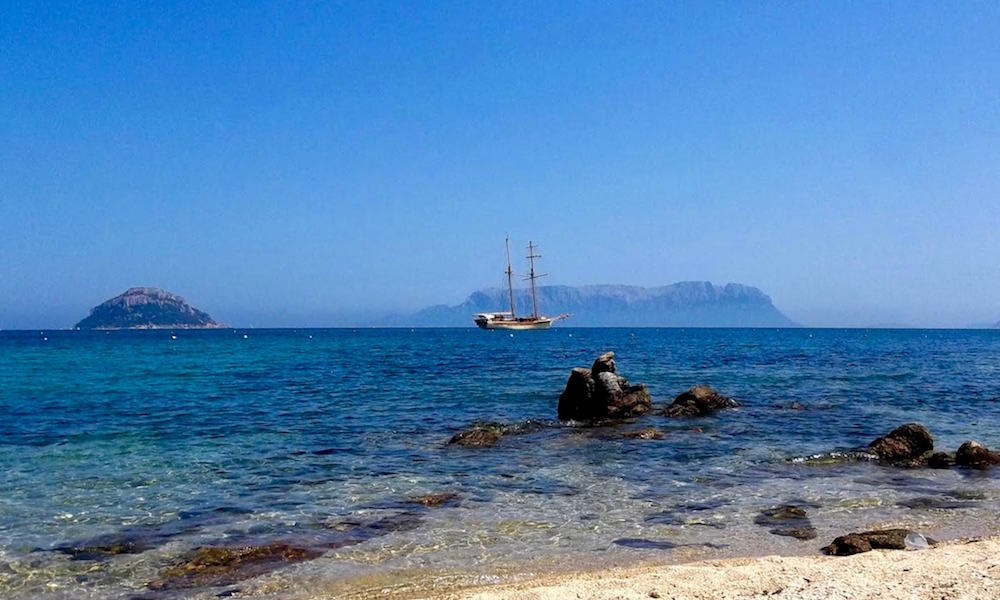 a picture of the mesmerising views at Spiaggia S’Abba e sa Pedra in Golfo Aranci Sardinia