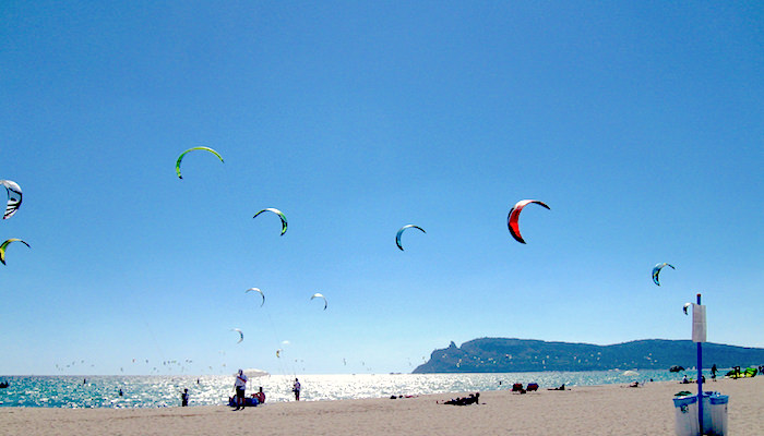 a picture of kitesurfers at poetto beach