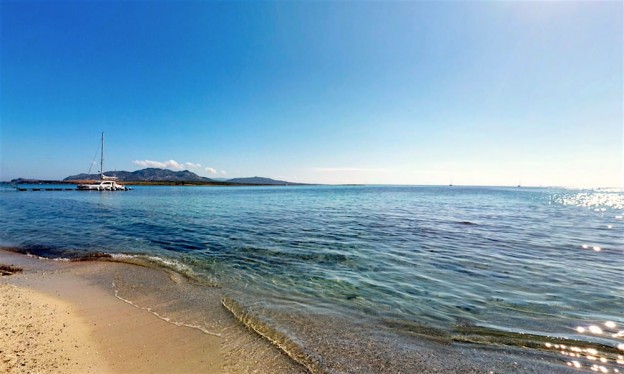a picture of spiaggia de la pelosetta in stintino sassari sardinia