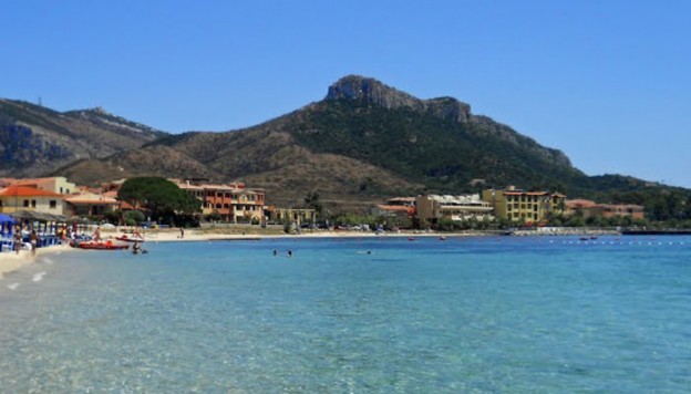 a picture of prima spiaggia in golfo aranci