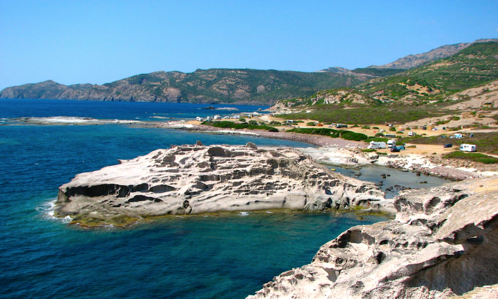 a picture of la spiaggia di torre argentina in bosa west sardinia