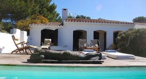 a picture of the outdoor pool and sundeck at Villa Casa Dei Lentischi in Porto Pinetto.