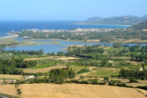 Stagno Longu, located near La Caletta town, is an ideal place to enjoy hiking and bird watching as it is rich in various types of birds.