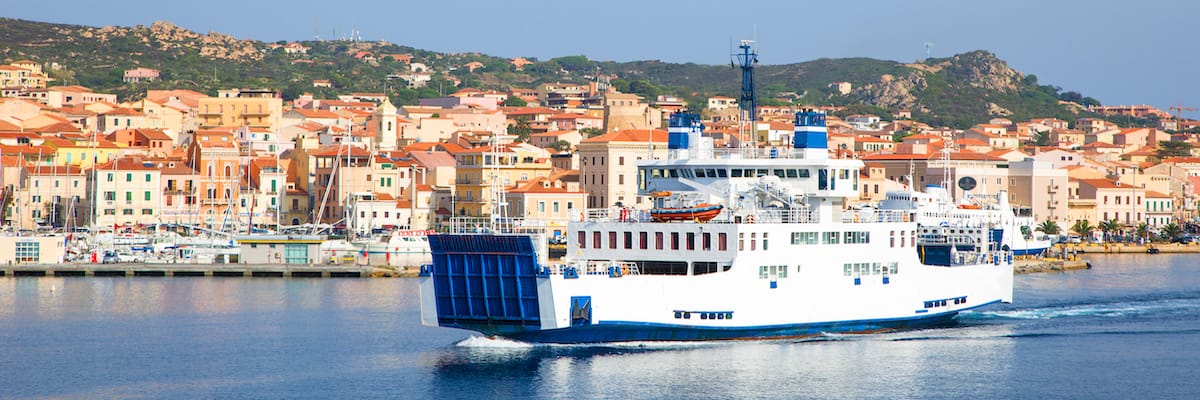 a ferry travels from Palau to Isola Maddalena in Sardinia